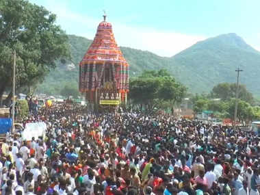 அழகர் கோயிலில் ஆடி தேரோட்டம்  கோலாகலம்